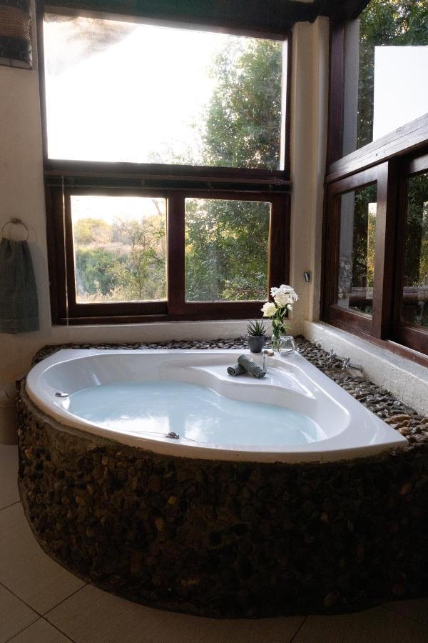 Leopard'S Lair Bush Lodge Hoedspruit Bagian luar foto