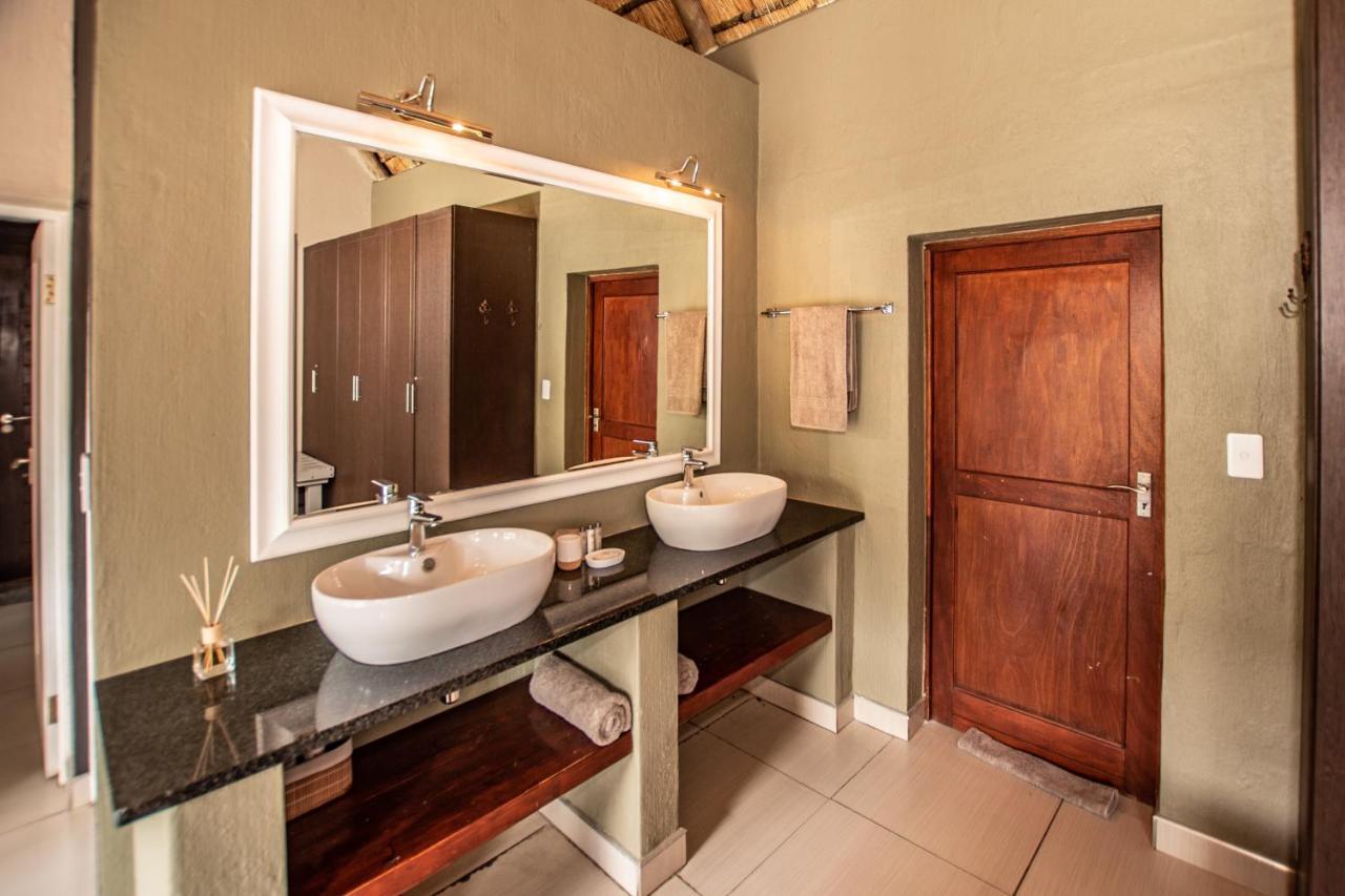 Leopard'S Lair Bush Lodge Hoedspruit Bagian luar foto