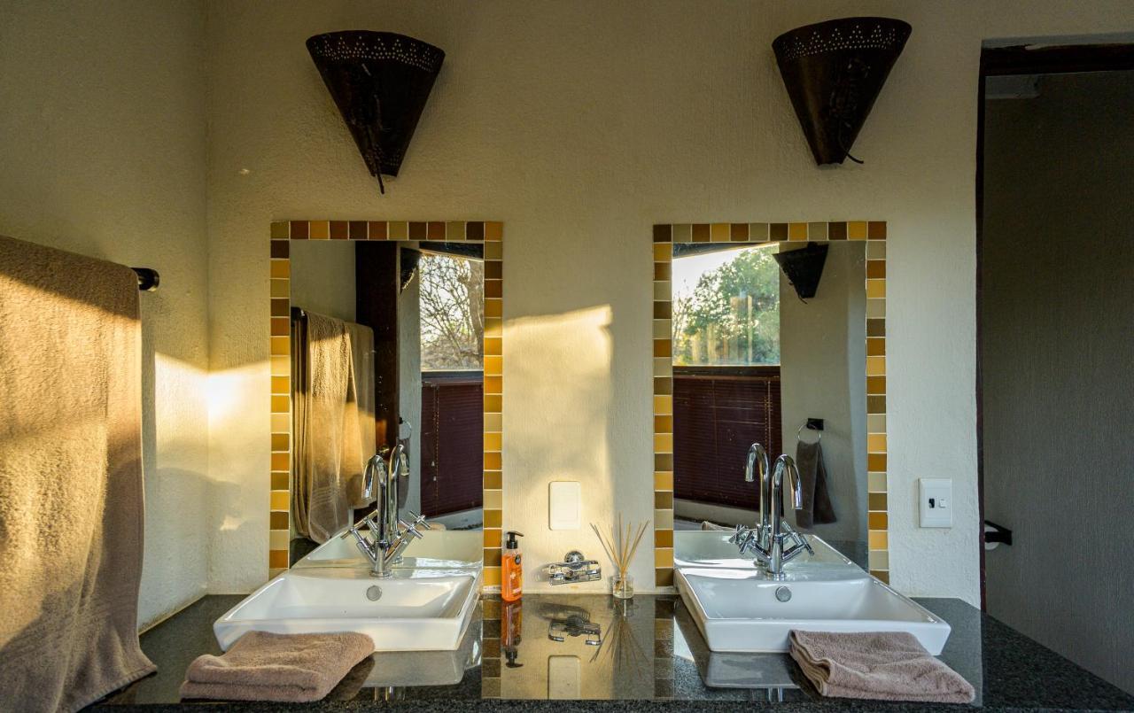 Leopard'S Lair Bush Lodge Hoedspruit Bagian luar foto